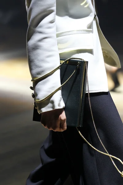 Look 13